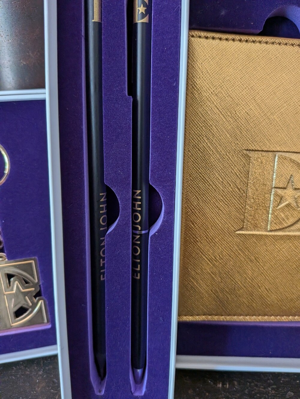 Elton John 4+ Piece Limited Edition Gift Set - Picture 4 of 7